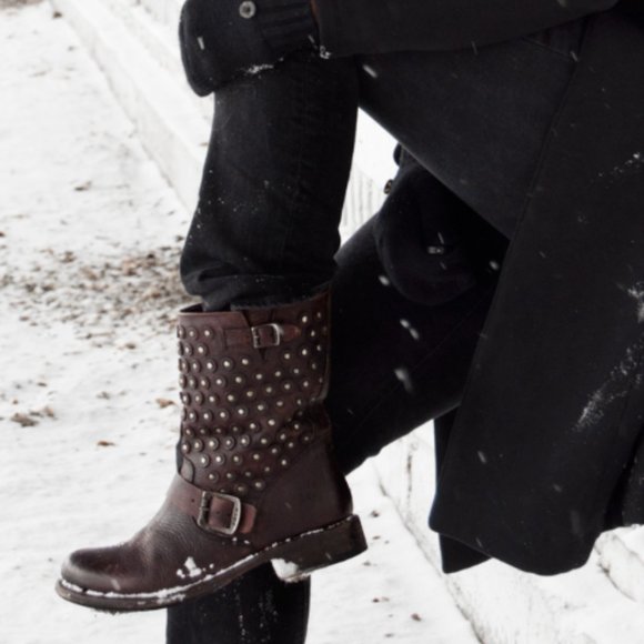 $389 Frye Jenna Studded Disc Vintage Distressed Black Leather Combat Short Boot - Picture 3 of 16